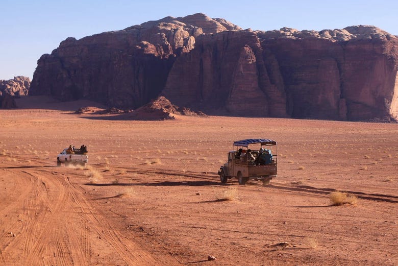 Jeep nel deserto di Wadi Rum