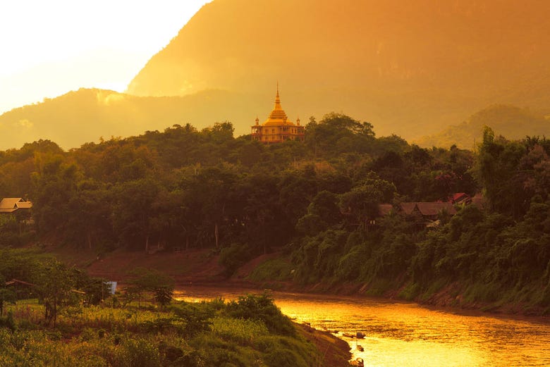 Entardecer sobre o Mekong