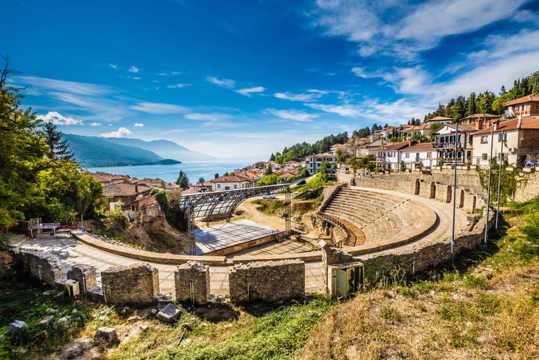 Admirez le temple grec d'Ohrid