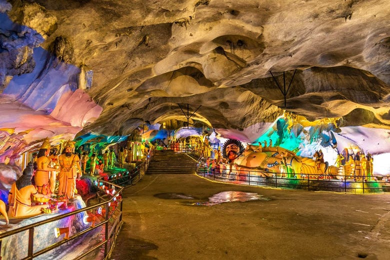 L'interno delle Grotte di Batu