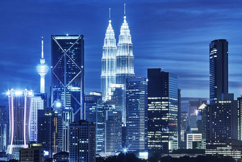 Skyline noturno de Kuala Lumpur