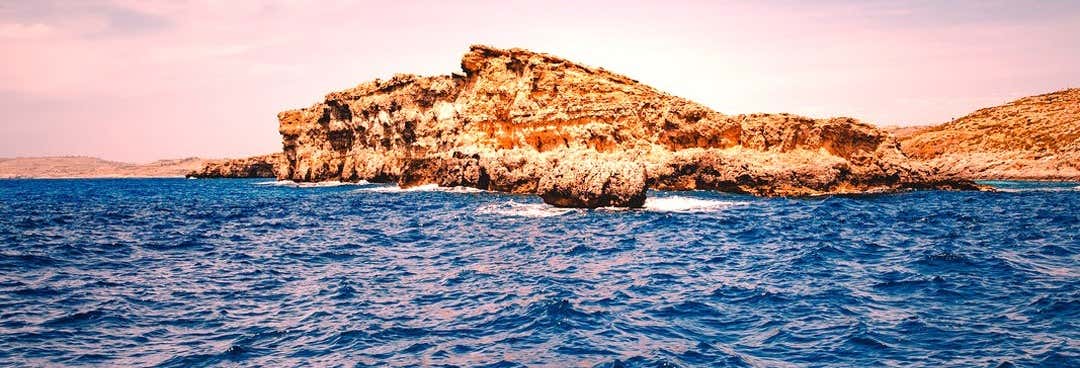 Crucero por la isla de Comino al atardecer