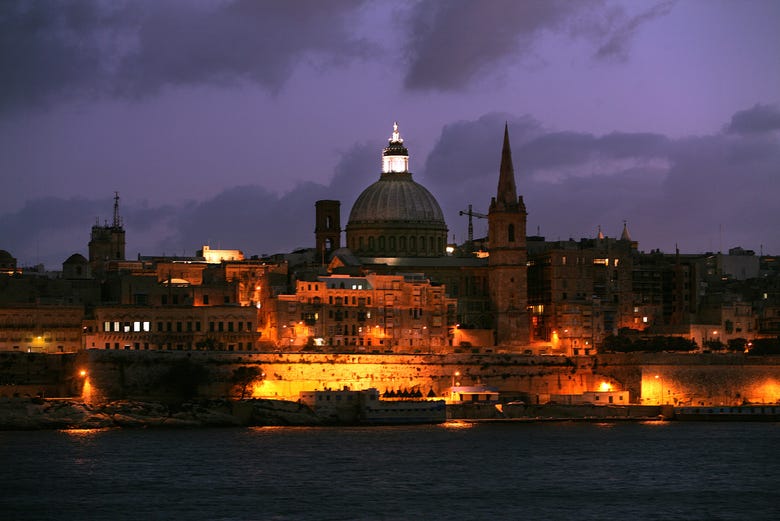 Edifícios de Valletta iluminados