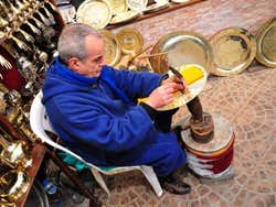 Compras en Fez, Artesano del cobre