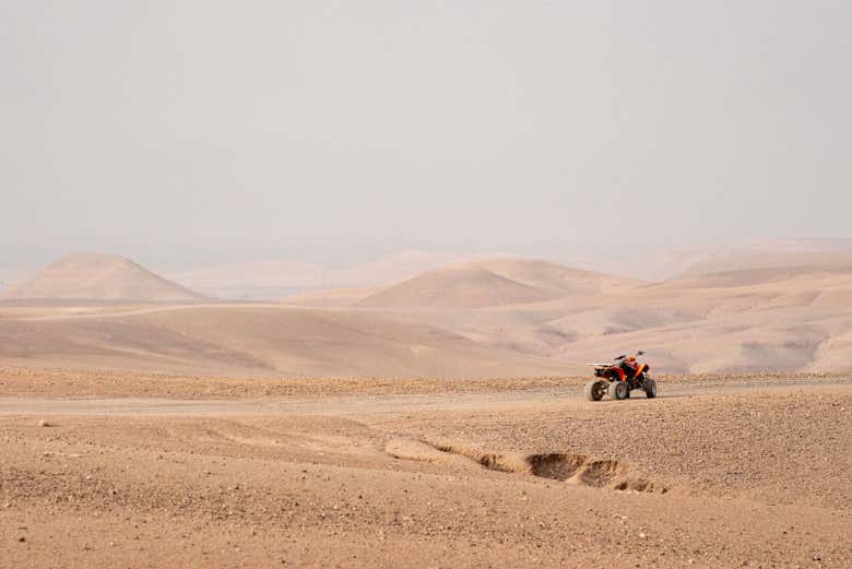 En quad en el desierto de Agafay