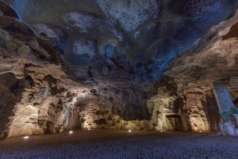 Interno della Caverna d'Ercole