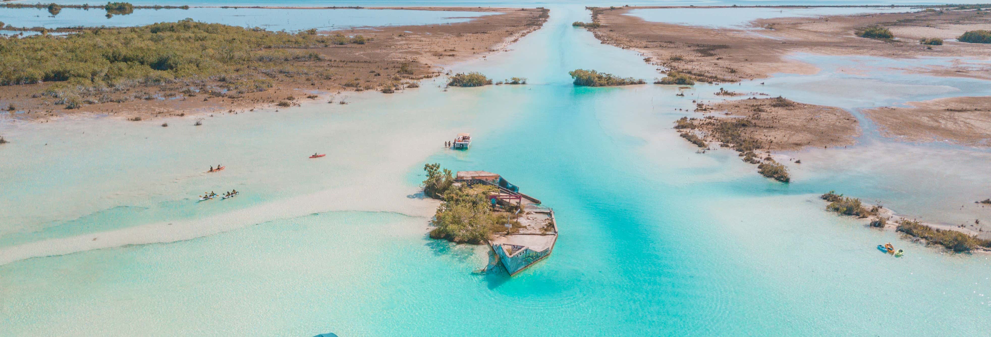 Excursión en barco por la laguna Bacalar