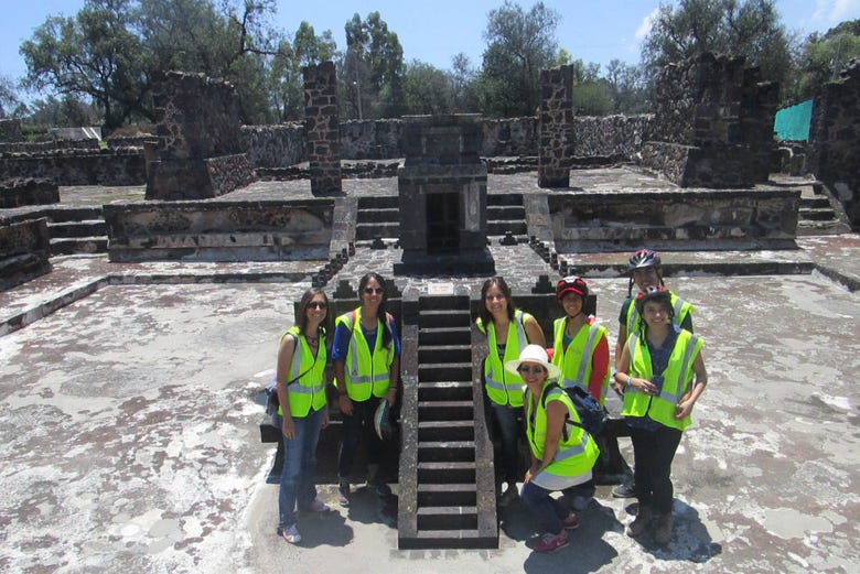 Grupo en el yacimiento de Teotihuacán