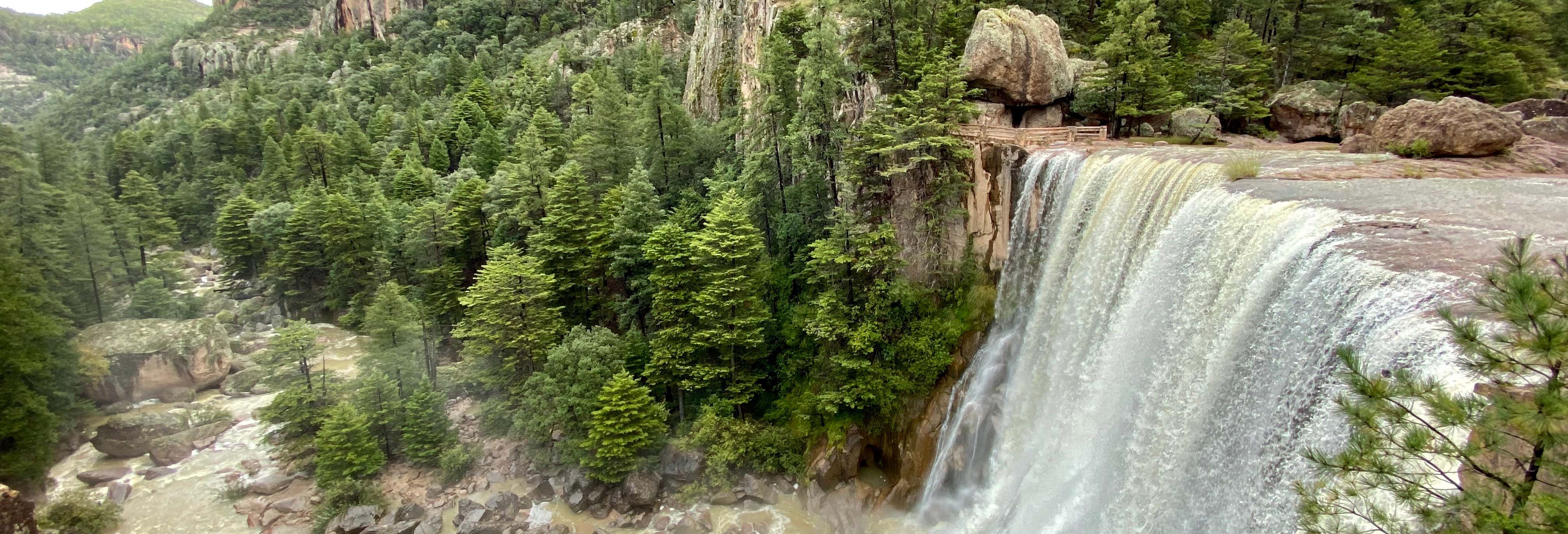 Excursión a la cascada y misión de Cusárare