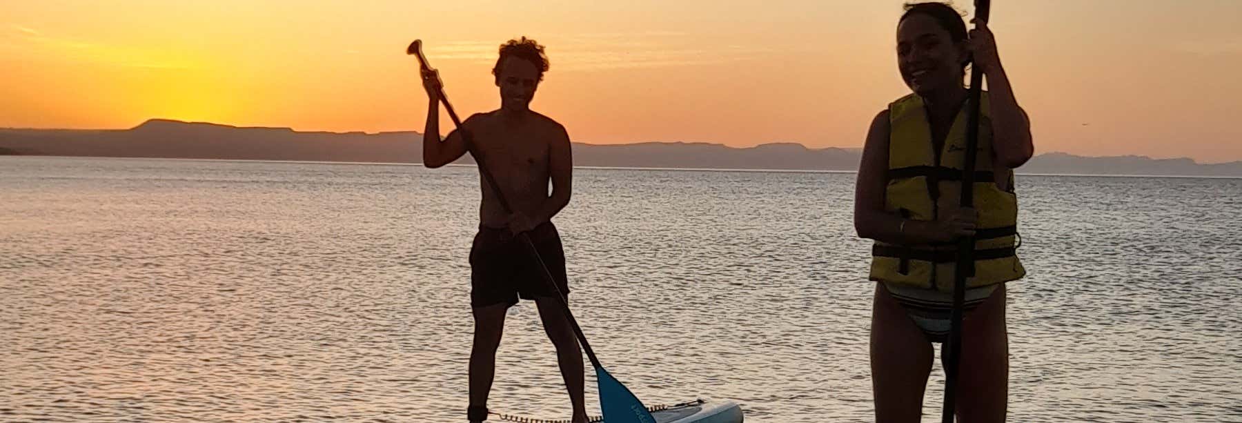 Excursión en paddle surf nocturno en la playa El Tesoro desde La Paz