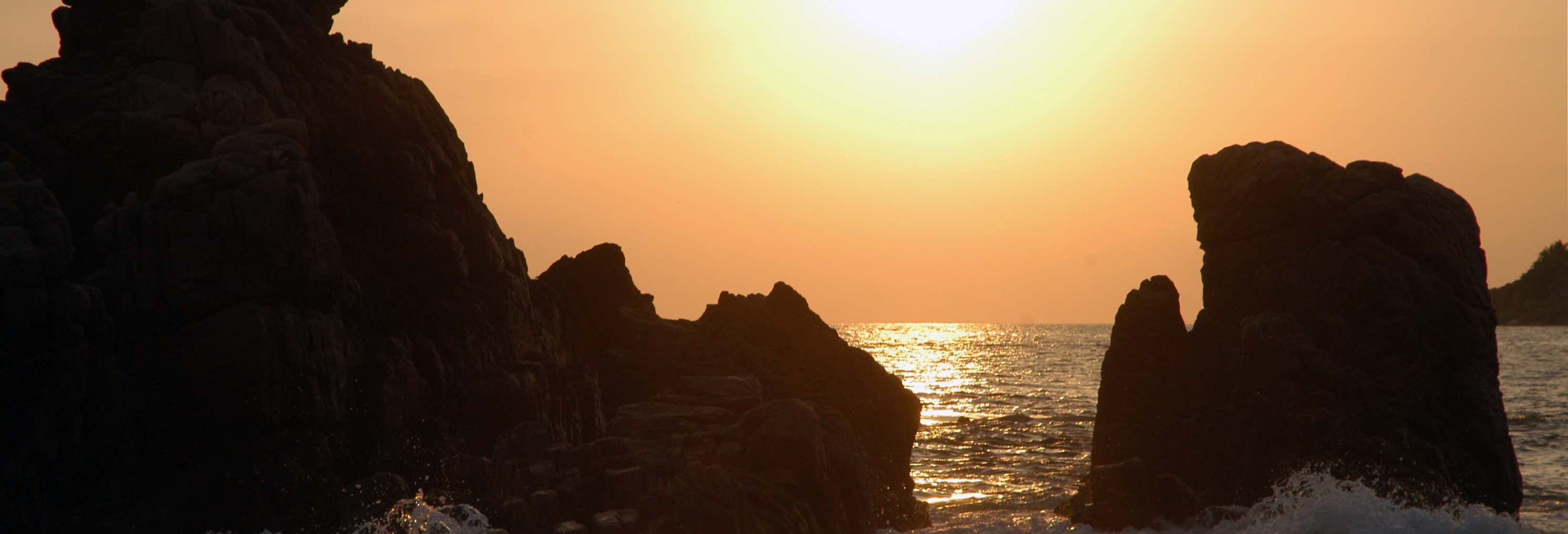 Excursión en barco por la bahía de Puerto Escondido al amanecer