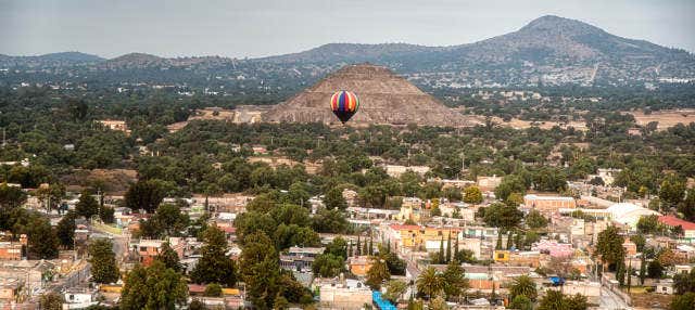 Passeio privado de balão por Teotihuacán