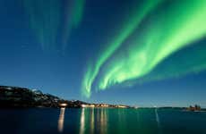 Tour da aurora boreal de raquetes de neve