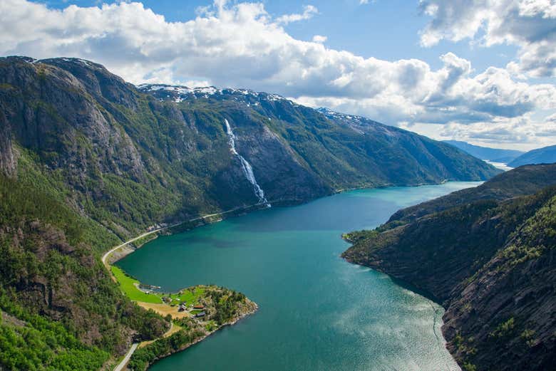 Langfoss Waterfall Excursion for Cruise Passengers from Haugesund