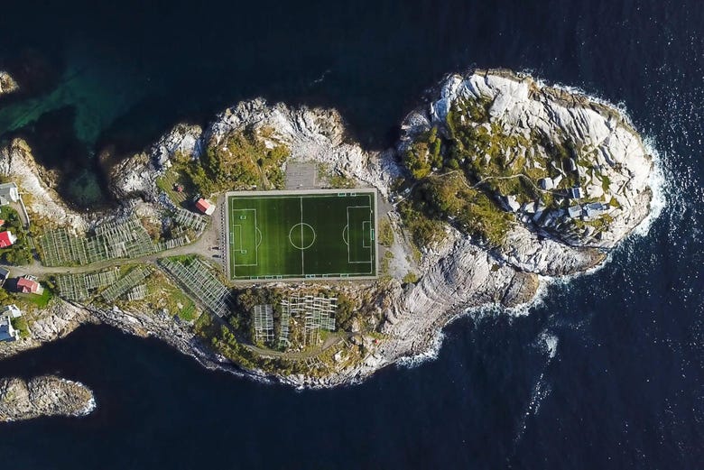 Campo de fútbol de Henningsvær