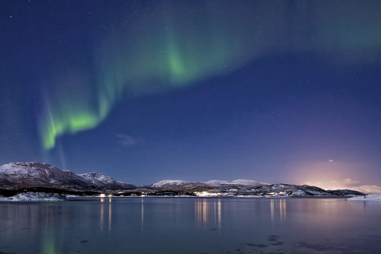 Incredible views of the Northern Lights over Arctic scenery