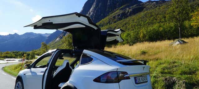 Tour panorâmico de Tesla pelos fiordes noruegueses