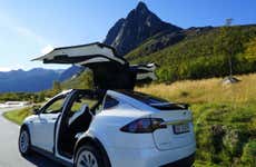 Tour panorâmico de Tesla pelos fiordes noruegueses