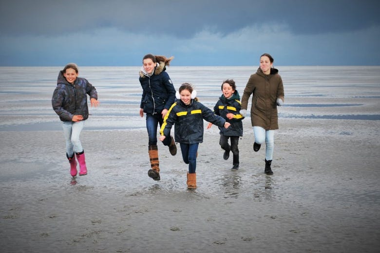 Family enjoying their Wadden Sea tour