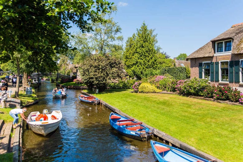 Typical Dutch houses in Giethoorn