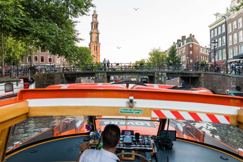 Desfrutando do passeio de barco por Amsterdam