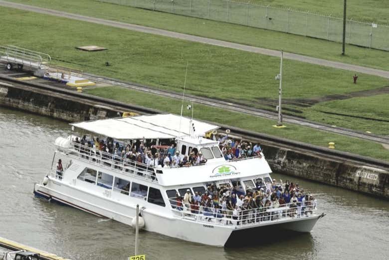 Sailing on the Panama Canal - Sailing on the Panama Canal