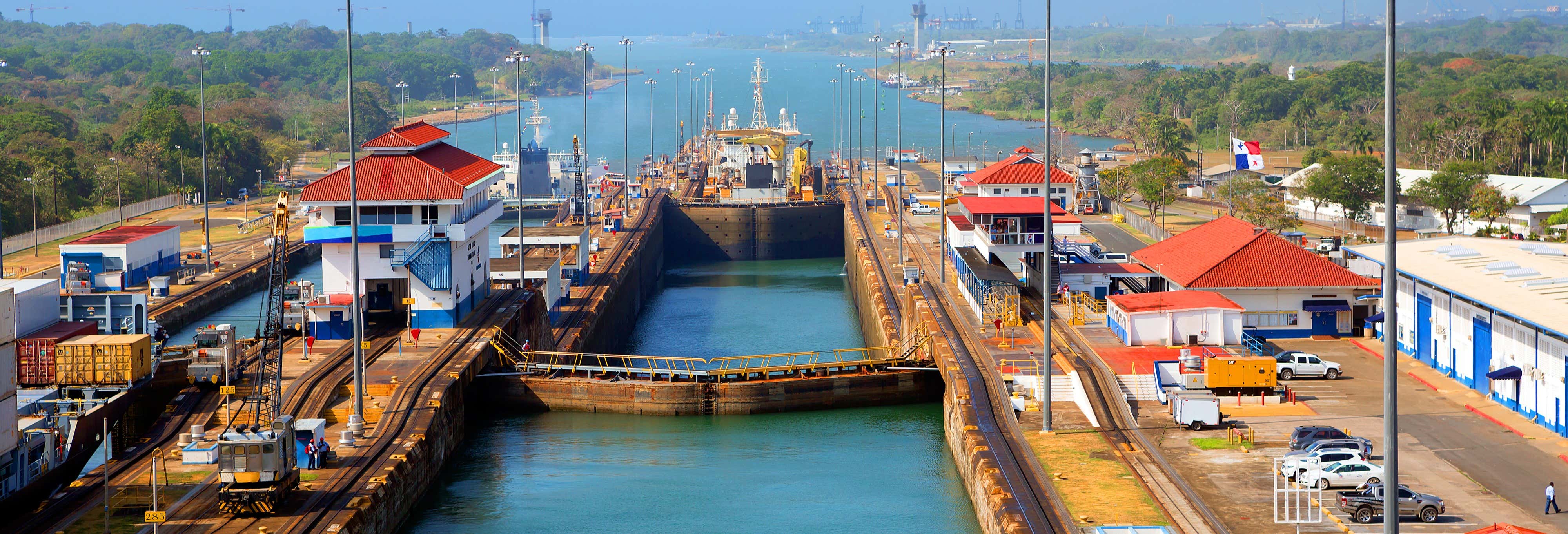 Tour De Las Esclusas De Miraflores Del Canal De Panam Ciudad De Panam 