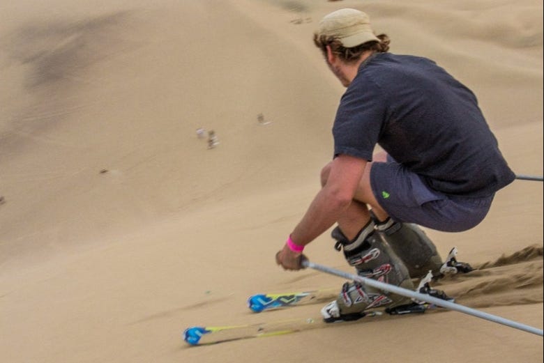 Sand skiing en el desierto de Ica