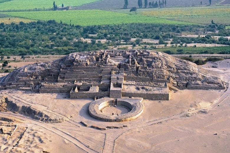 Vista del complejo arqueológico de Caral
