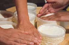 Laboratorio di yogurt e formaggio a Puerto Inca