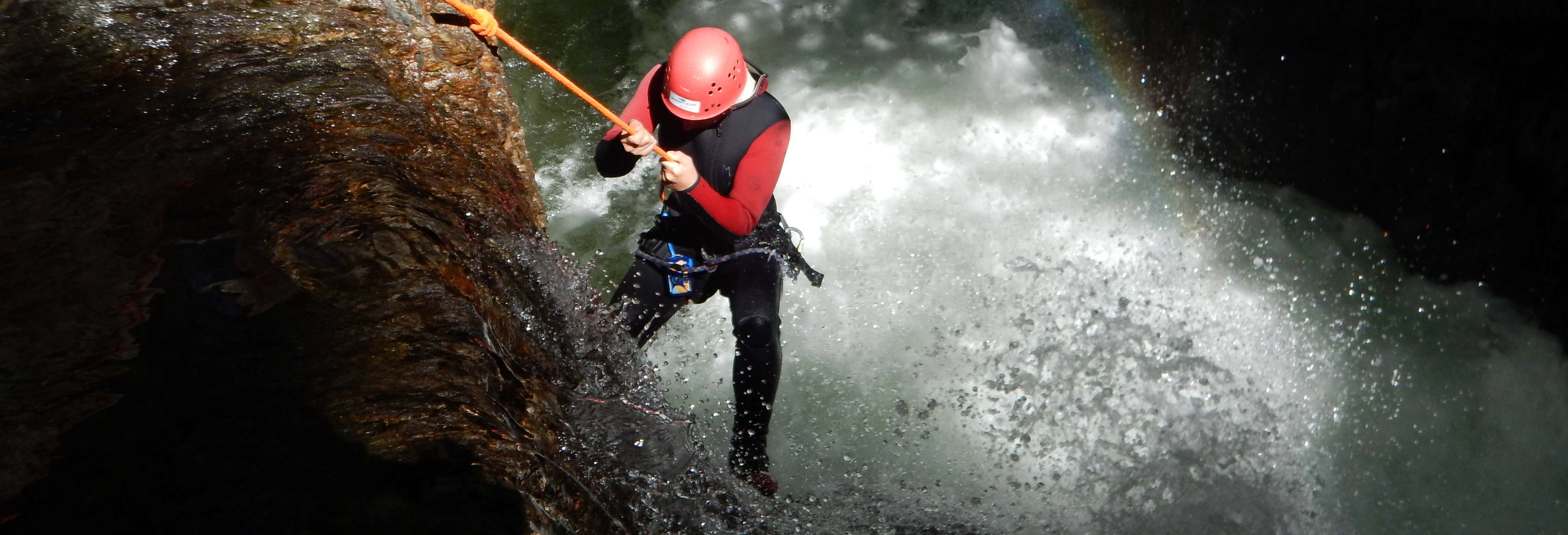 Rápel en las cataratas del Tambillo