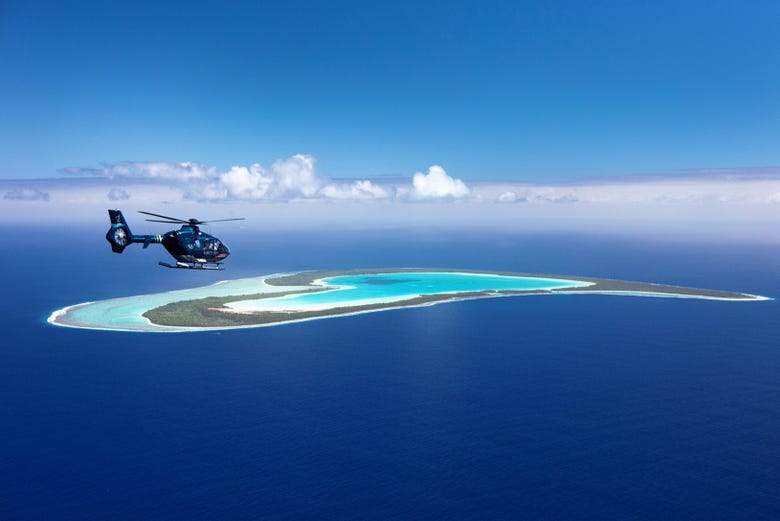 Durante el paseo en helicóptero por Bora Bora