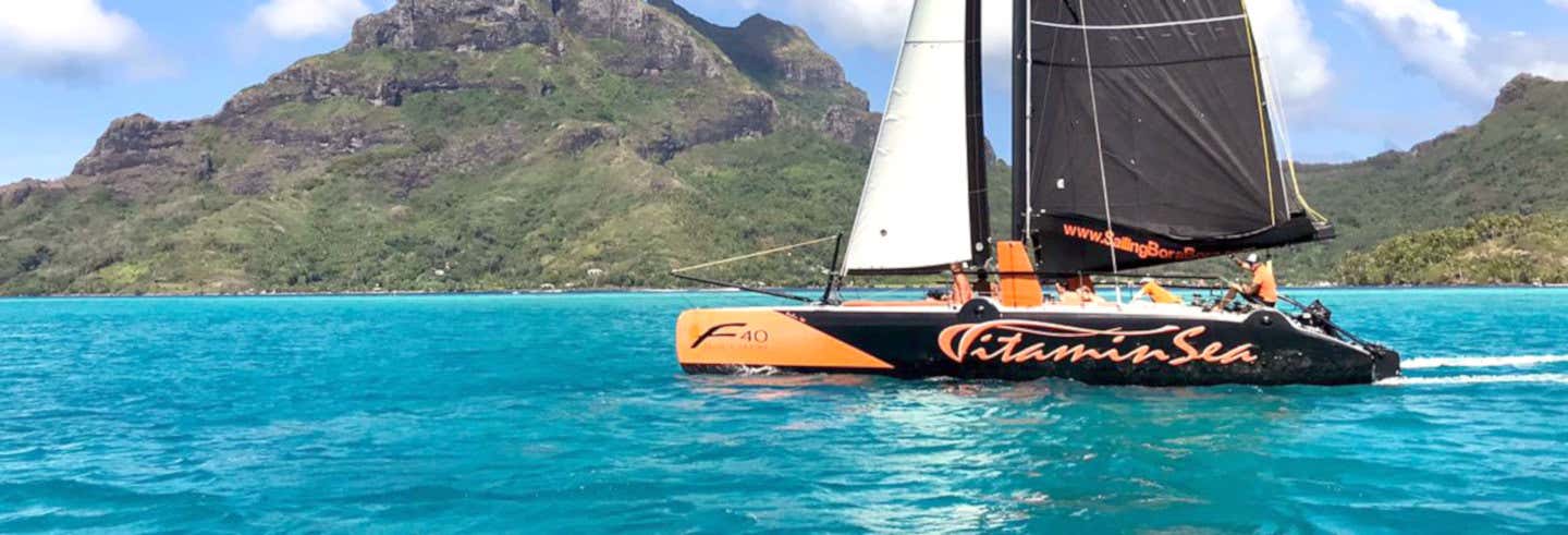 Passeio de catamarã por Bora Bora