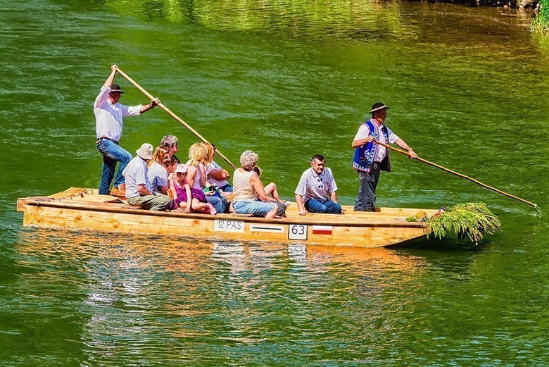 Rafting su una barca tradizionale