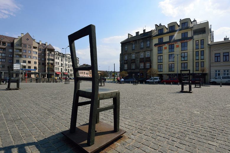 Una delle sedie di Plac Bohaterów Getta