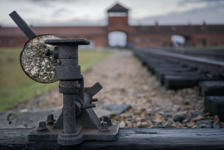 Les rails du train d'Auschwitz-Birkenau 