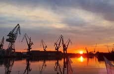 Passeio de barco ao entardecer