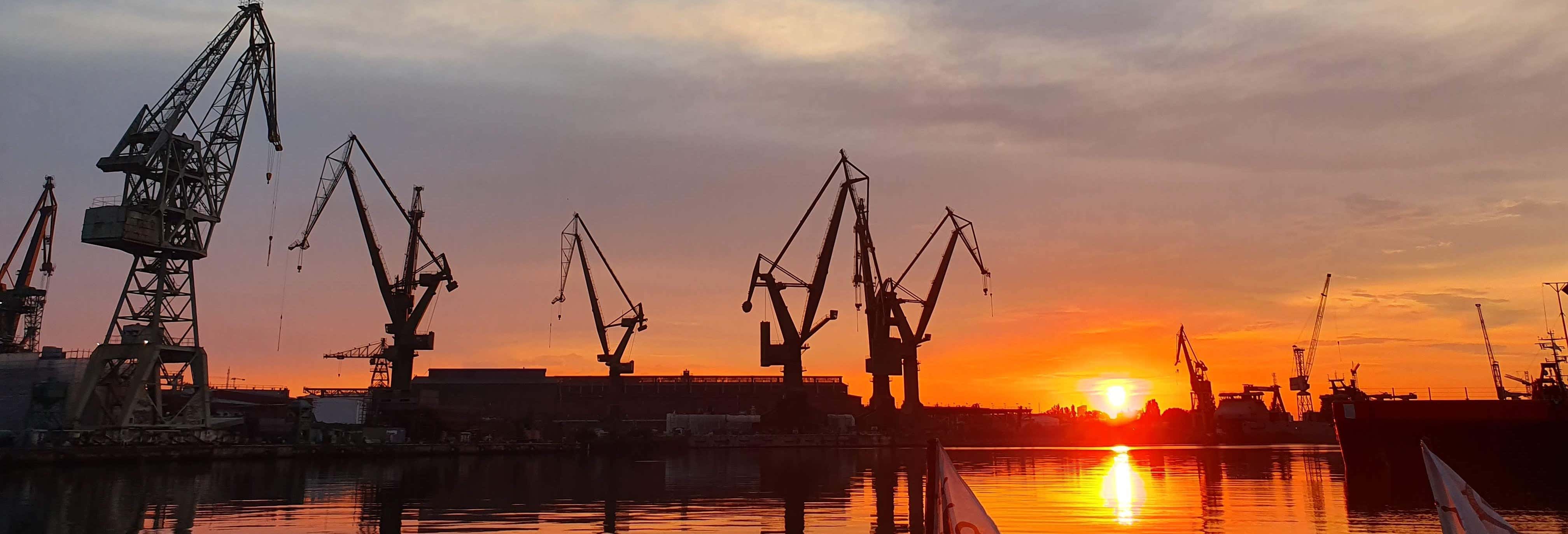 Paseo en barco al atardecer