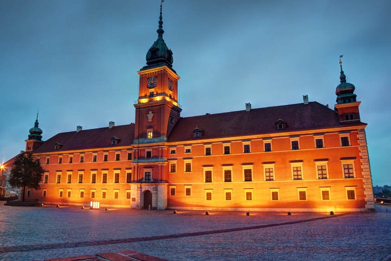 Castelo Real de Varsóvia ao anoitecer