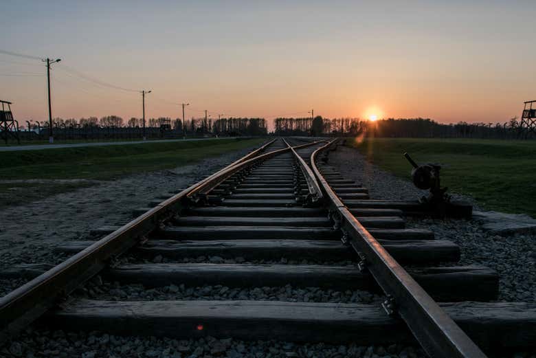 Vías del tren llegando a Auschwitz