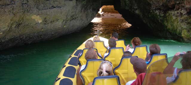 Excursão às grutas do Algarve de lancha