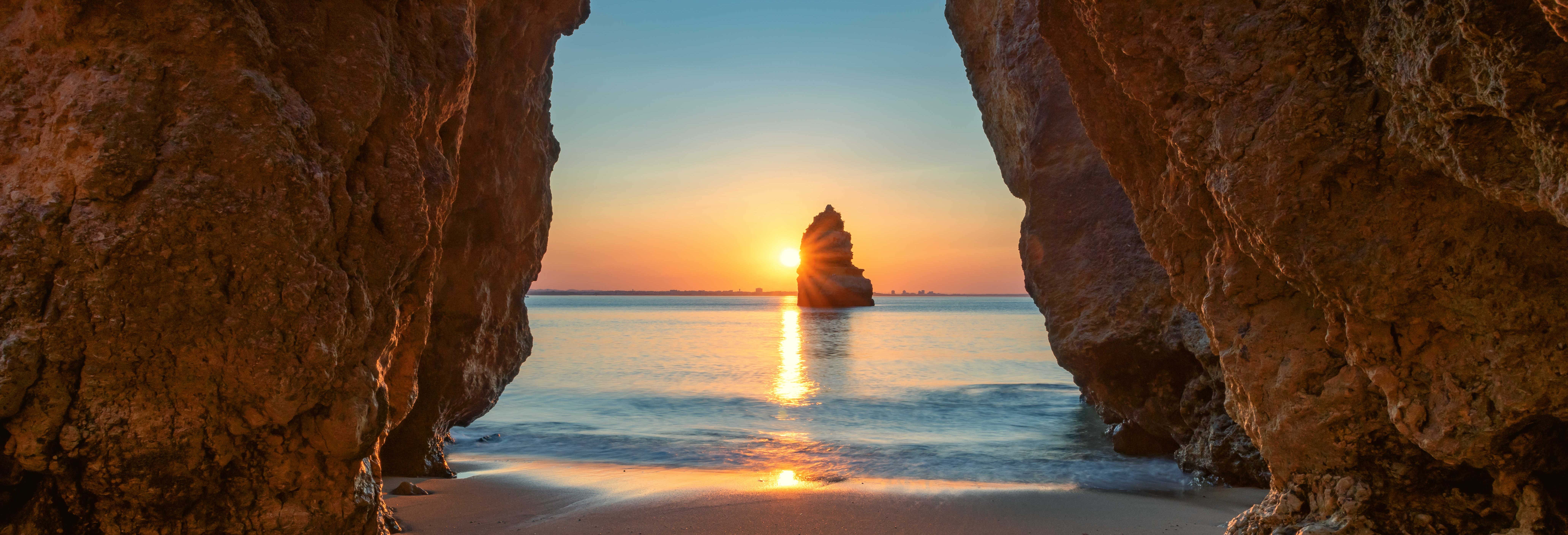 Paseo en barco por las cuevas de Benagil al atardecer