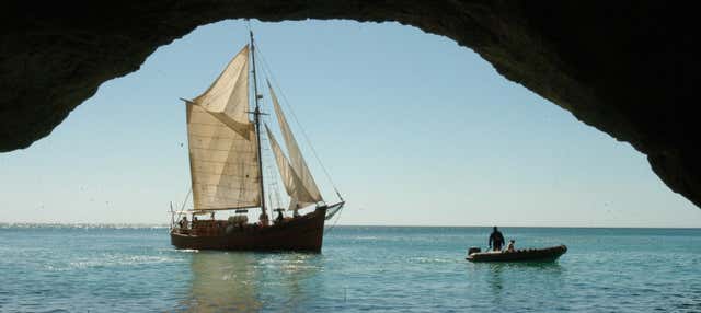 Paseo por las cuevas del Algarve en barco pirata