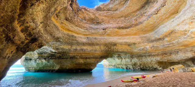 Passeio de barco pelas grutas de Benagil