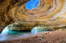 Paseo en barco por las cuevas de Benagil