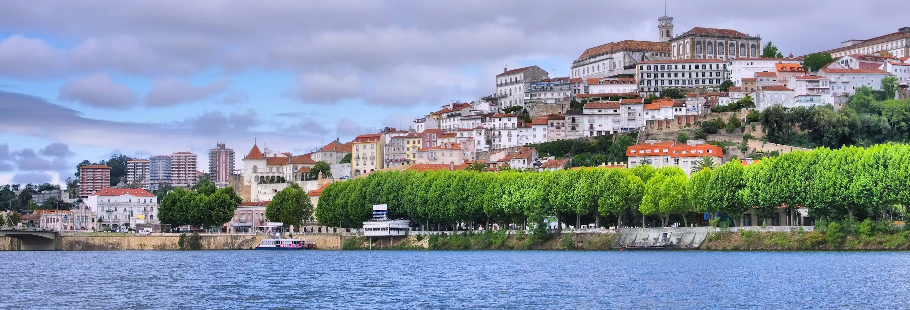 Ônibus e barco turístico de Coimbra