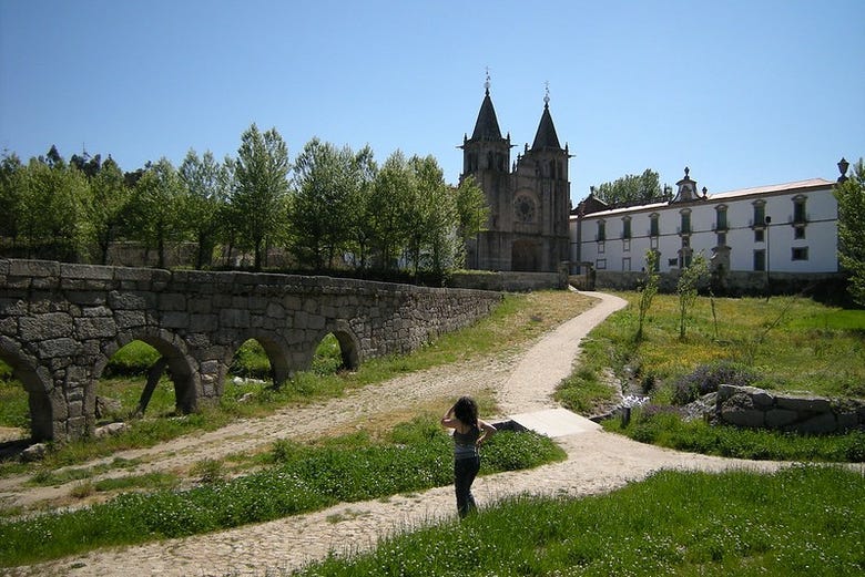 Llegando al monasterio de Santa María de Pombeiro
