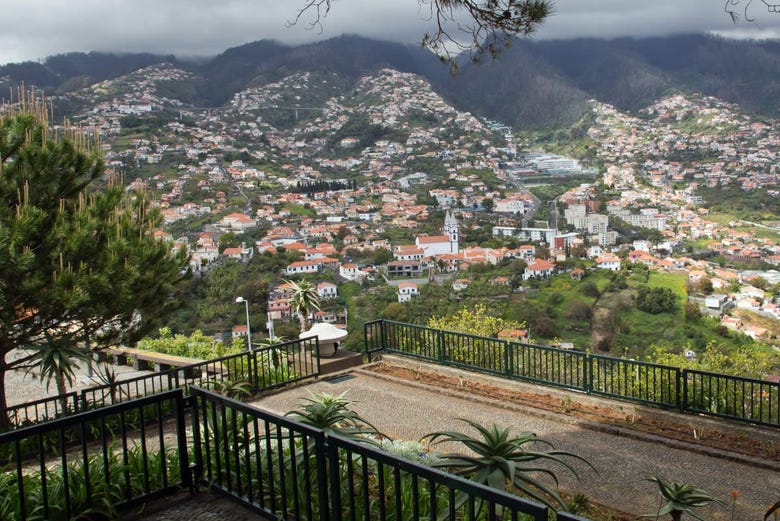 Vistas do Funchal, do mirante Picos dos Barcelos