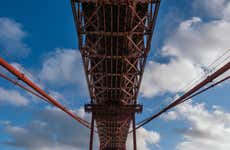Entrada a la experiencia Pilar 7 del puente 25 de Abril