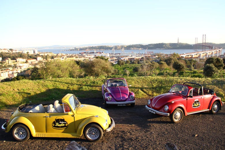 Le Beetle sullo sfondo di Lisbona